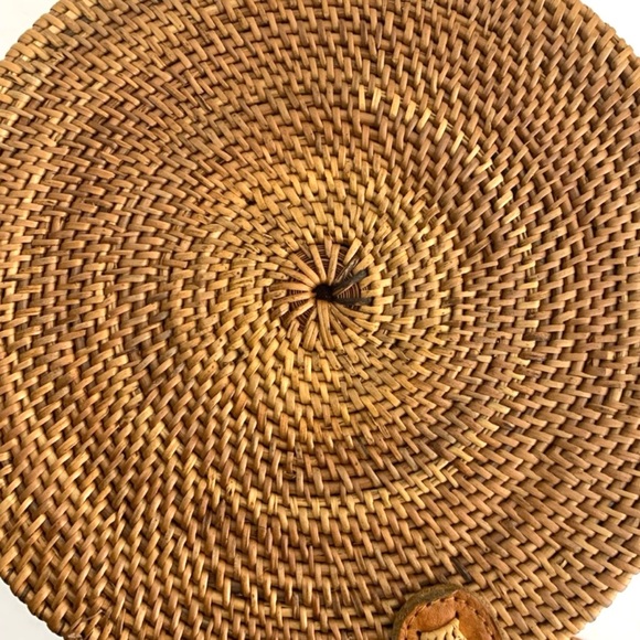 Round Rattan Women's Bag Good Condition - Picture 5 of 10